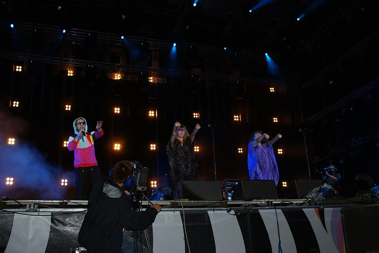 Czesław Śpiewa and Ja Confetti on stage at Orange Warsaw Festival in 2009
