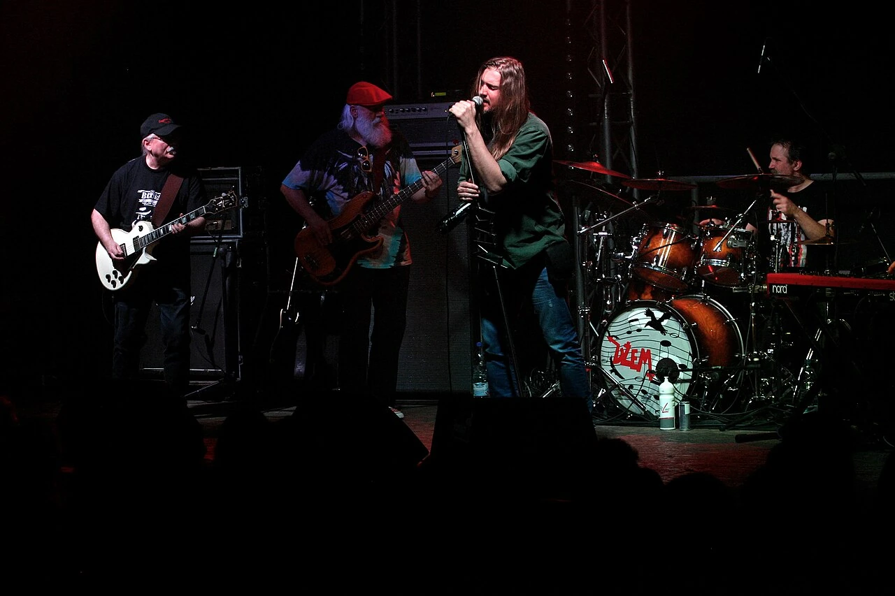 Dżem performing at Dekompresja music club in Łódź in 2013