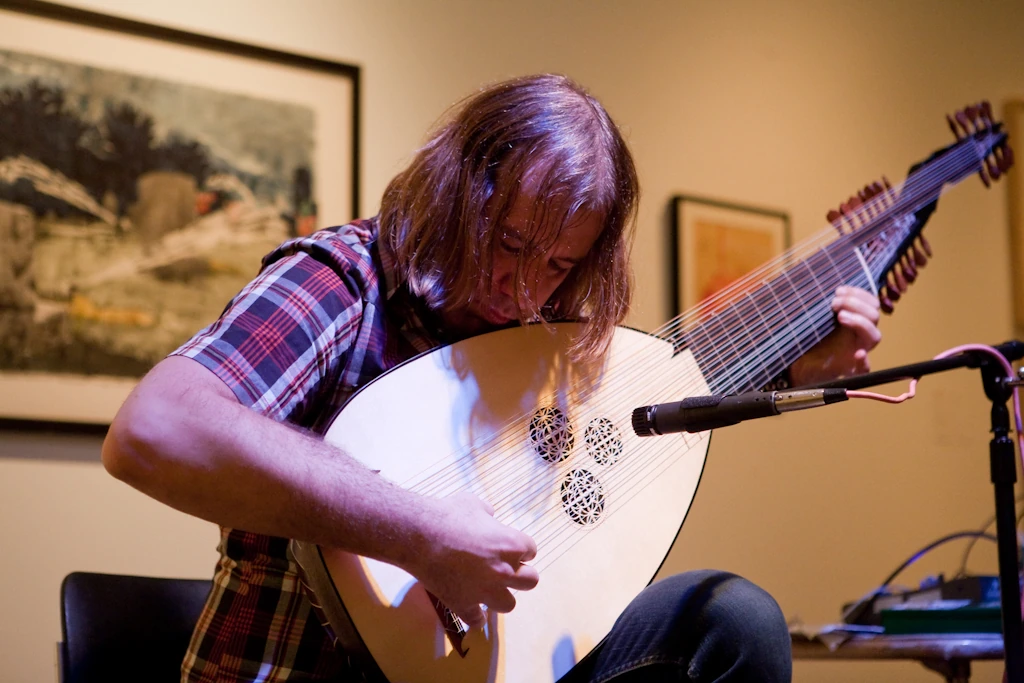 Jozef van Wissem playing the lute at Mills Gallery in 2009