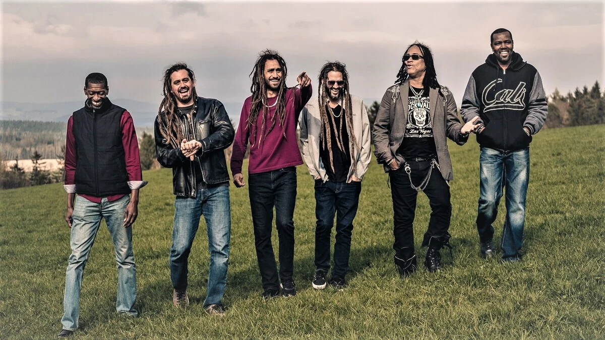 Big Mountain in a group photograph