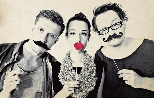 Chłopcy kontra Basia trio holding paper moustaches and lips